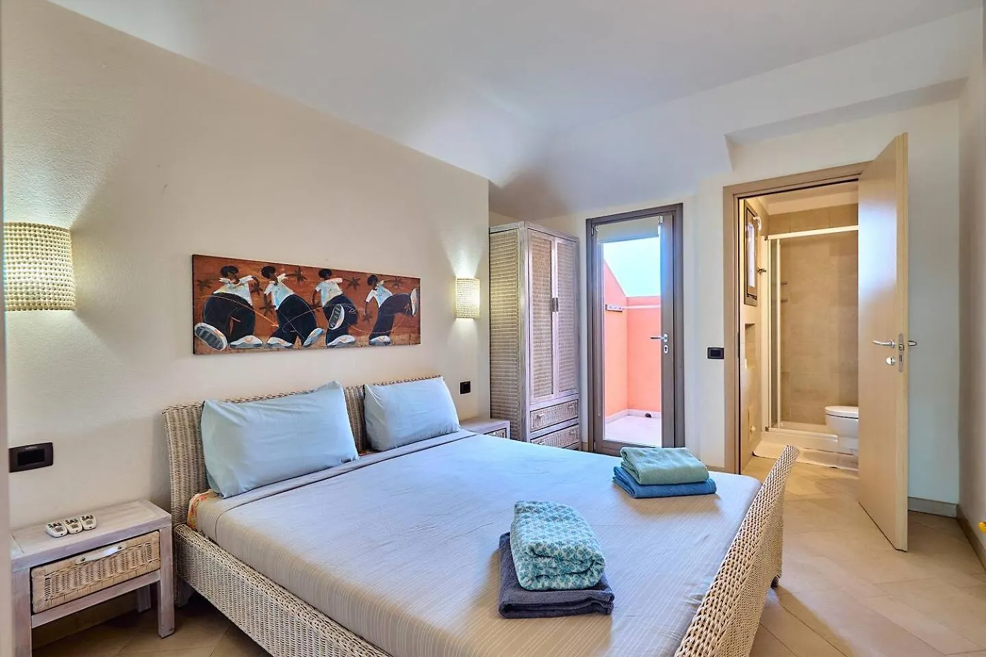 Corallo Beach Front Apartments - By Bobbywashere Santa Maria