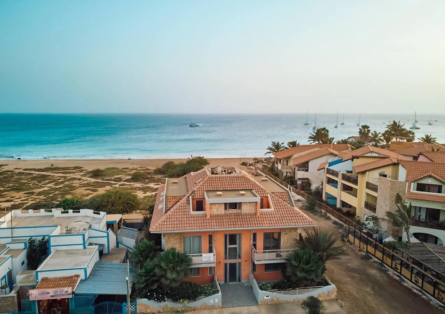 Corallo Beach Front Apartments - By Bobbywashere Santa María