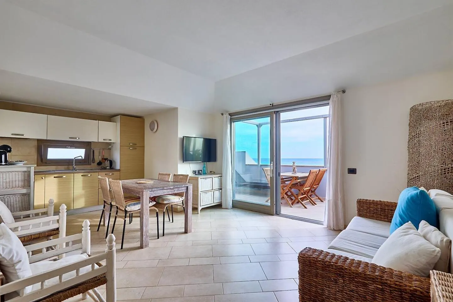 Corallo Beach Front Apartments - By Bobbywashere Santa María