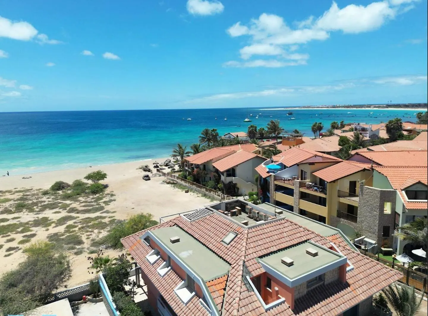 Corallo Beach Front Apartments - By Bobbywashere Santa María