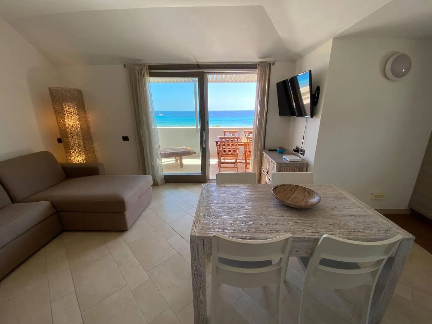 Corallo Beach Front Apartments - By Bobbywashere Santa María