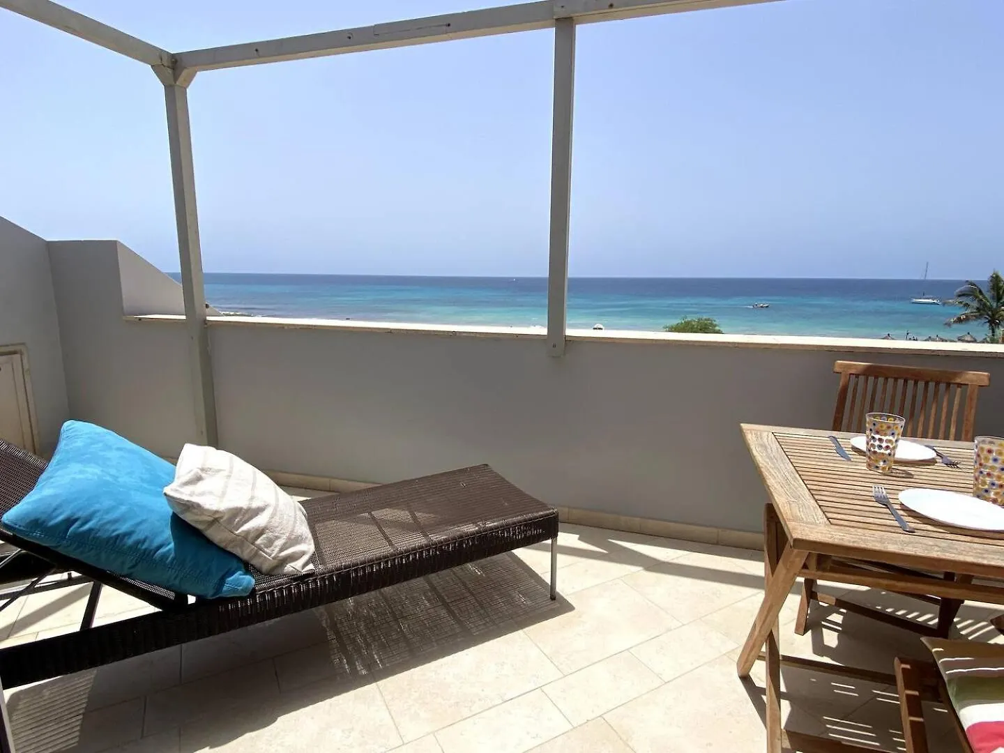 Corallo Beach Front Apartments - By Bobbywashere Santa María