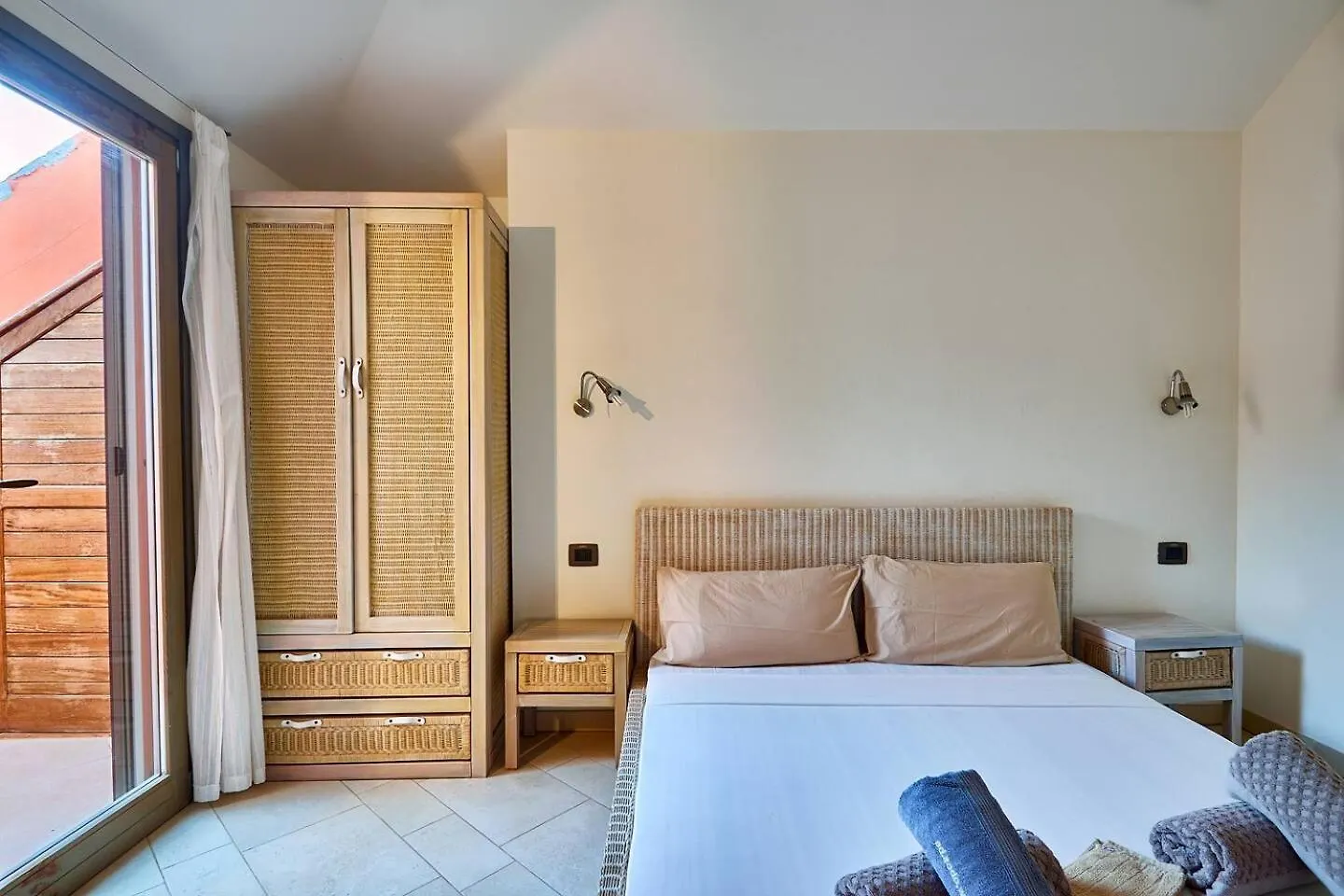 Corallo Beach Front Apartments - By Bobbywashere Santa Maria